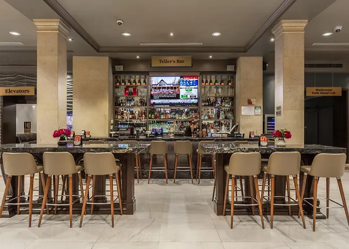 One King West Hotel And Residence